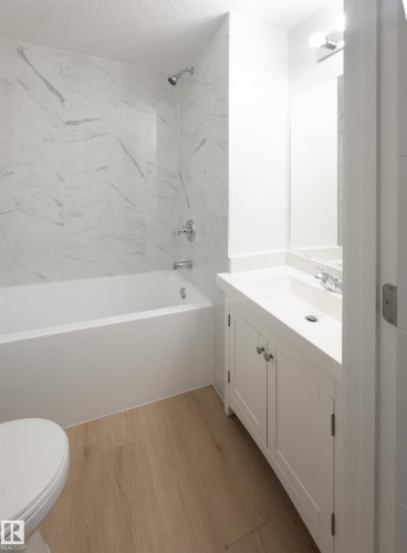 17704 59 Street Nw, Edmonton, AB - Indoor Photo Showing Bathroom