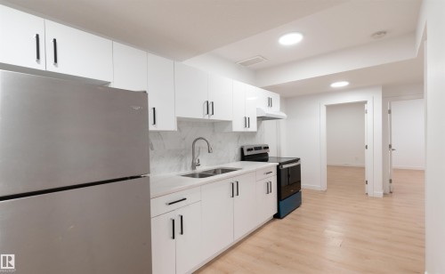 17704 59 Street Nw, Edmonton, AB - Indoor Photo Showing Kitchen With Double Sink