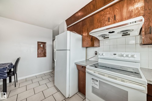 8311 150 Avenue, Edmonton, AB - Indoor Photo Showing Kitchen