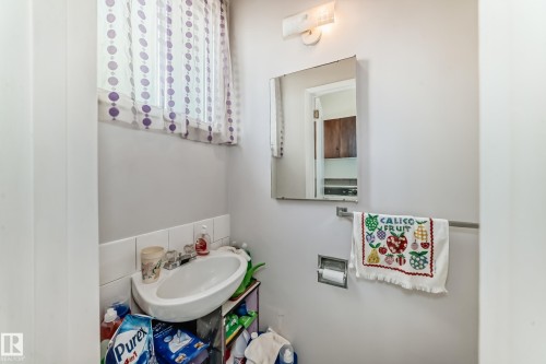 8311 150 Avenue, Edmonton, AB - Indoor Photo Showing Bathroom