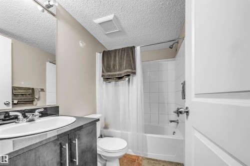 124 3315 James Mowatt Trail, Edmonton, AB - Indoor Photo Showing Bathroom