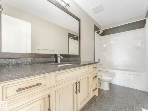 2421 Ashcraft Crescent, Edmonton, AB - Indoor Photo Showing Bathroom