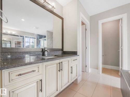 2421 Ashcraft Crescent, Edmonton, AB - Indoor Photo Showing Bathroom