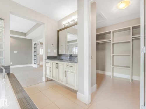 2421 Ashcraft Crescent, Edmonton, AB - Indoor Photo Showing Bathroom