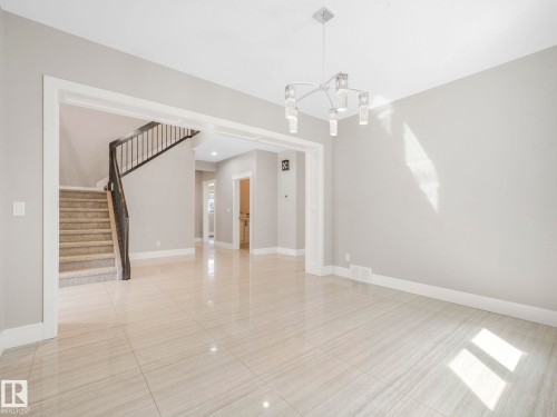 2421 Ashcraft Crescent, Edmonton, AB - Indoor Photo Showing Other Room