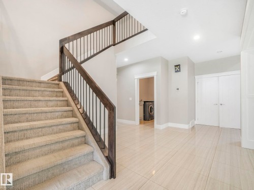 2421 Ashcraft Crescent, Edmonton, AB - Indoor Photo Showing Other Room