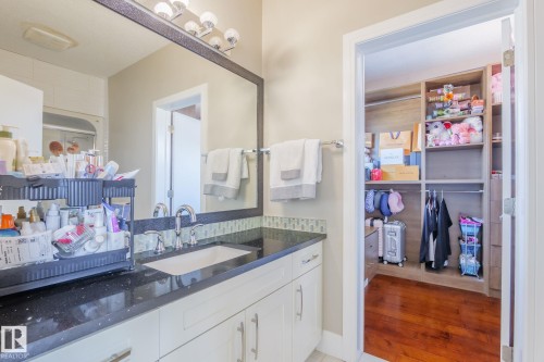 576 Fountain Creek Lane, Rural Strathcona County, AB - Indoor Photo Showing Bathroom