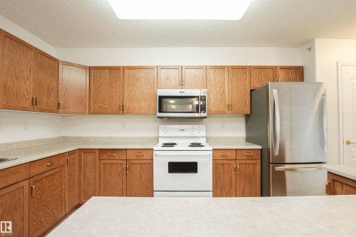 402 8912 156 Street, Edmonton, AB - Indoor Photo Showing Kitchen
