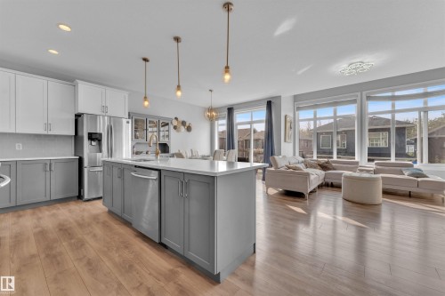 6508 Elston Loop, Edmonton, AB - Indoor Photo Showing Kitchen With Upgraded Kitchen