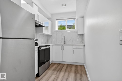 4883 Alwood Point(E), Edmonton, AB - Indoor Photo Showing Kitchen