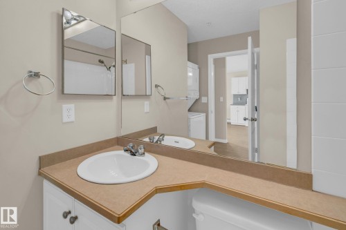 212 12550 140 Avenue, Edmonton, AB - Indoor Photo Showing Bathroom