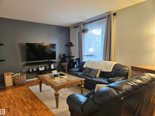 18277 84 Avenue, Edmonton, AB - Indoor Photo Showing Living Room