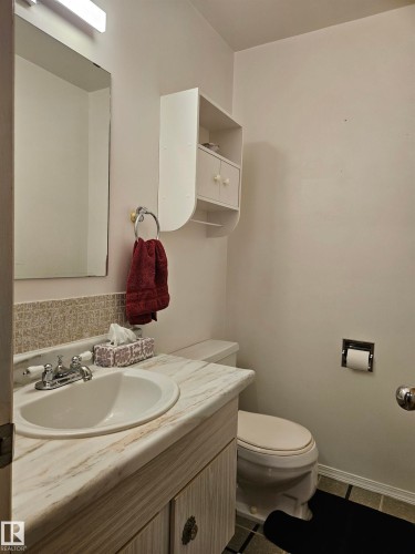 18277 84 Avenue, Edmonton, AB - Indoor Photo Showing Bathroom