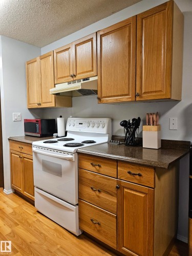 18277 84 Avenue, Edmonton, AB - Indoor Photo Showing Kitchen