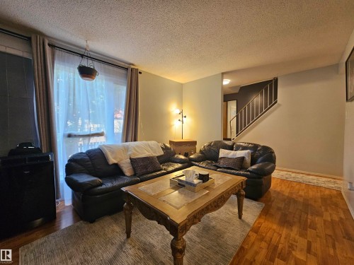 18277 84 Avenue, Edmonton, AB - Indoor Photo Showing Living Room
