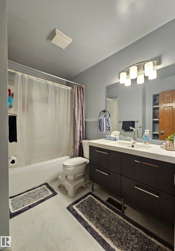 18277 84 Avenue, Edmonton, AB - Indoor Photo Showing Bathroom