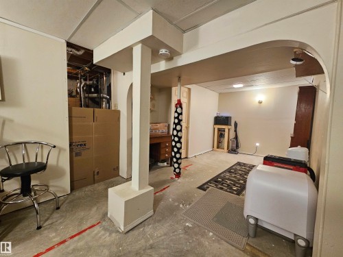 18277 84 Avenue, Edmonton, AB - Indoor