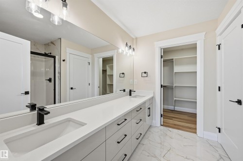 19034 20A Ave, Edmonton, AB - Indoor Photo Showing Bathroom