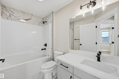 19034 20A Ave, Edmonton, AB - Indoor Photo Showing Bathroom