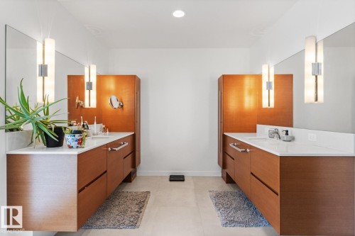 9739 145 Street, Edmonton, AB - Indoor Photo Showing Bathroom