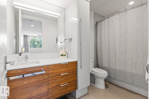 9739 145 Street, Edmonton, AB - Indoor Photo Showing Bathroom