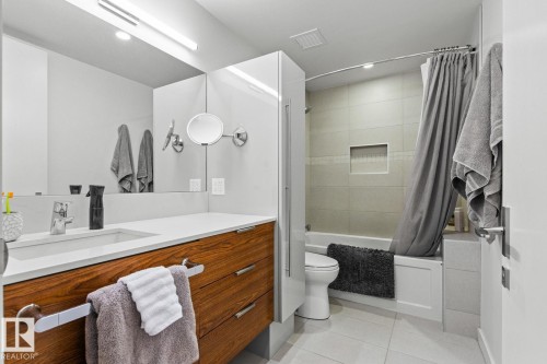 9739 145 Street, Edmonton, AB - Indoor Photo Showing Bathroom