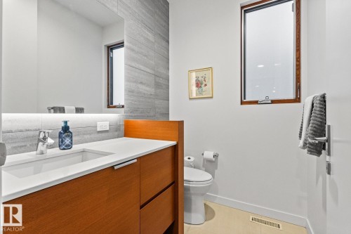 9739 145 Street, Edmonton, AB - Indoor Photo Showing Bathroom