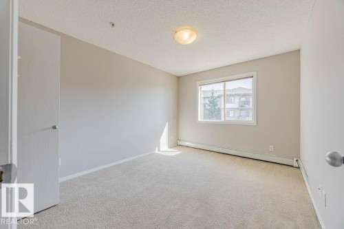 Edmonton, AB - Indoor Photo Showing Other Room