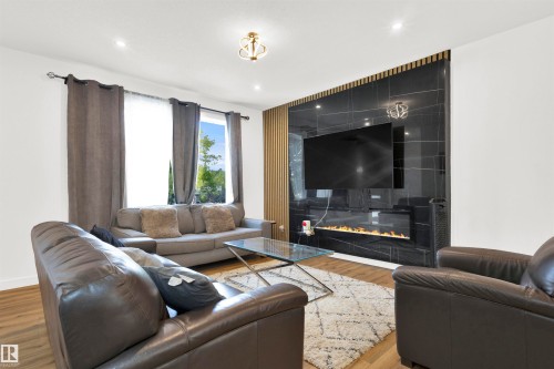 9559 85 Street, Edmonton, AB - Indoor Photo Showing Living Room