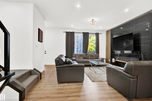 9559 85 Street, Edmonton, AB - Indoor Photo Showing Living Room