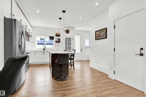 9559 85 Street, Edmonton, AB - Indoor