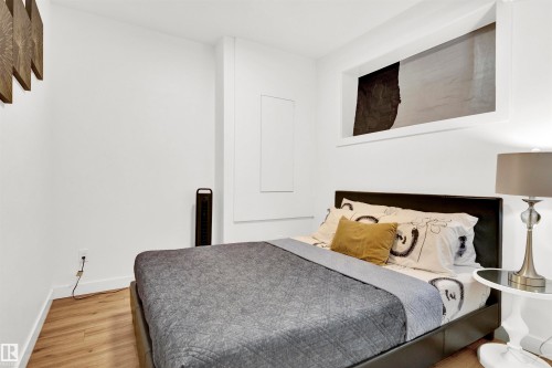 9559 85 Street, Edmonton, AB - Indoor Photo Showing Bedroom