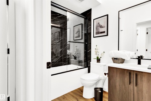 9559 85 Street, Edmonton, AB - Indoor Photo Showing Bathroom