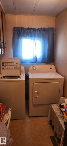 Laundry area featuring washer and dryer and a textured ceiling - 5002 - 50 Avenue, Dapp, AB - Indoor Photo Showing Laundry Room