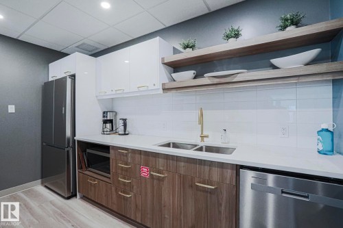 2103 10011 123 Street, Edmonton, AB - Indoor Photo Showing Kitchen With Double Sink With Upgraded Kitchen