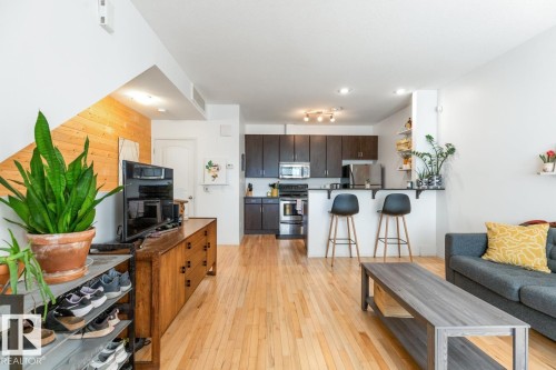 3 9856 83 Avenue, Edmonton, AB - Indoor Photo Showing Kitchen