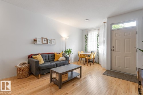 3 9856 83 Avenue, Edmonton, AB - Indoor Photo Showing Living Room