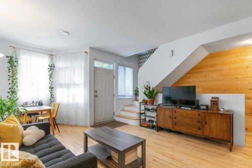 3 9856 83 Avenue, Edmonton, AB - Indoor Photo Showing Living Room