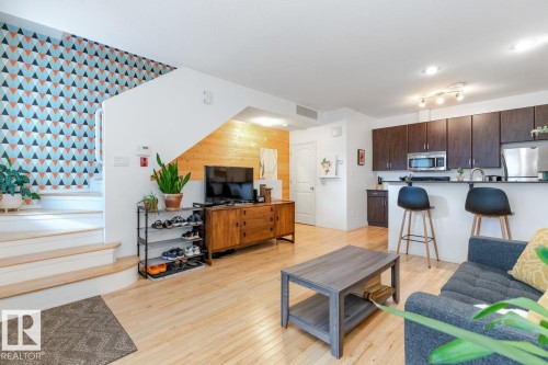 3 9856 83 Avenue, Edmonton, AB - Indoor