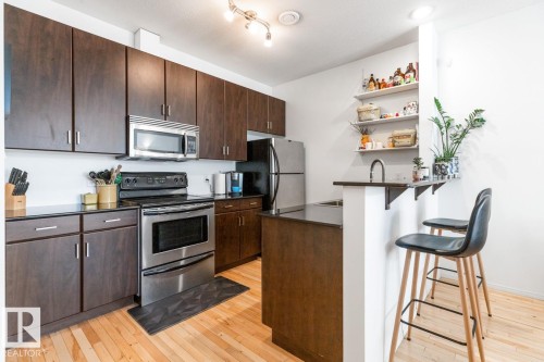 3 9856 83 Avenue, Edmonton, AB - Indoor Photo Showing Kitchen