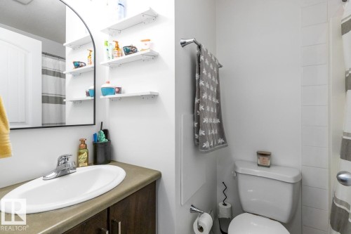 3 9856 83 Avenue, Edmonton, AB - Indoor Photo Showing Bathroom