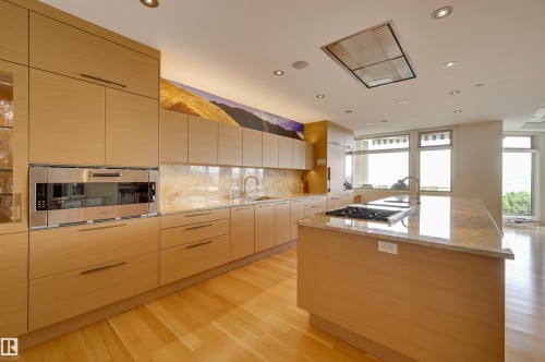 28 Riverside Crescent, Edmonton, AB - Indoor Photo Showing Kitchen