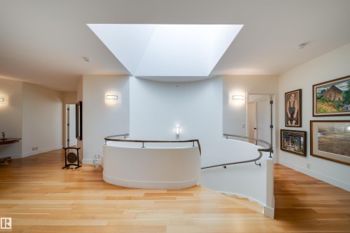 28 Riverside Crescent, Edmonton, AB - Indoor Photo Showing Other Room