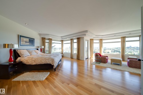 28 Riverside Crescent, Edmonton, AB - Indoor Photo Showing Bedroom