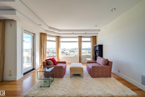 28 Riverside Crescent, Edmonton, AB - Indoor Photo Showing Living Room
