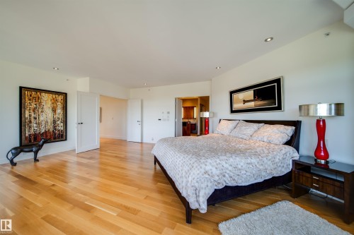 28 Riverside Crescent, Edmonton, AB - Indoor Photo Showing Bedroom