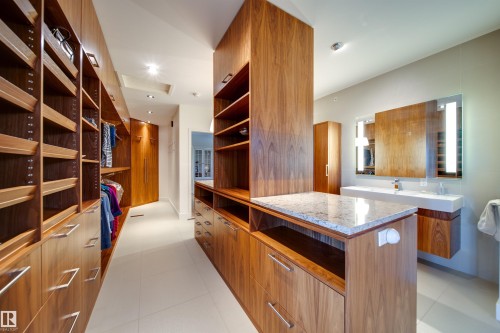 28 Riverside Crescent, Edmonton, AB - Indoor Photo Showing Other Room