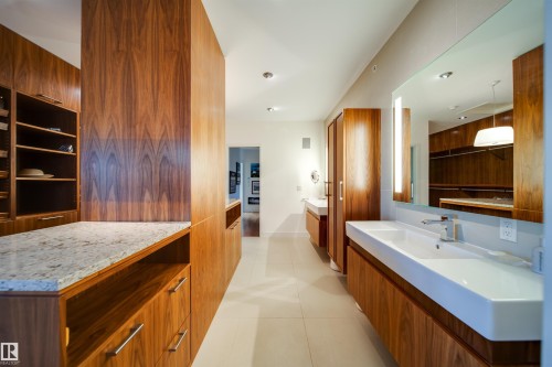 28 Riverside Crescent, Edmonton, AB - Indoor Photo Showing Bathroom