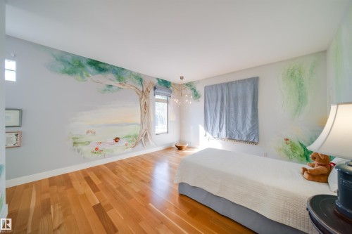 28 Riverside Crescent, Edmonton, AB - Indoor Photo Showing Bedroom