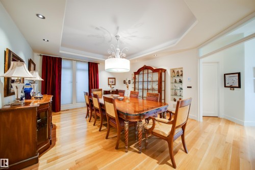 28 Riverside Crescent, Edmonton, AB - Indoor Photo Showing Dining Room